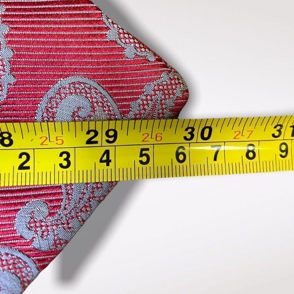 Alfred SUNG | Red and Gray Paisley Silk Tie - Picture 4 of 6
